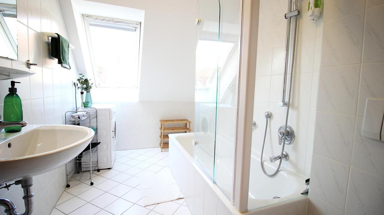 Homie Stay Zell - Apartment Mit Privatparkplatz Zell am Main エクステリア 写真